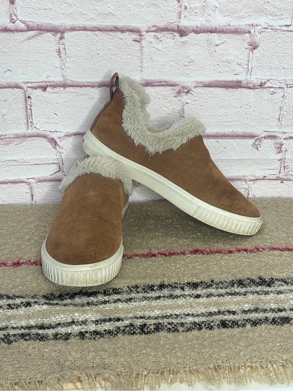 Timberland Size 7 Skyla Bay Warm Slip On Faux Fur Lined Shoe GUC